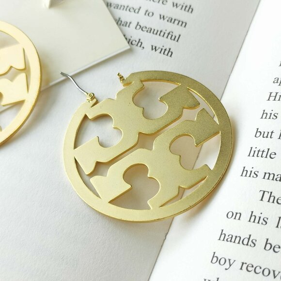 NEW TORY BURCH Miller Gold Statement Hoop Earrings AUTHENTIC - Picture 3 of 3